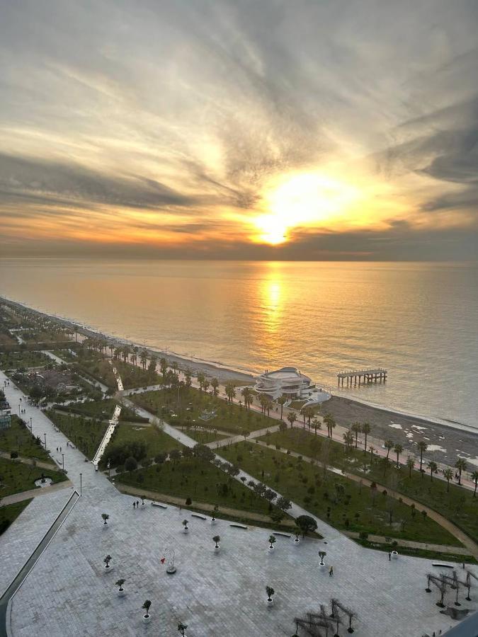 Студия С Потрясающим Видом На Море В Orbi Beach Tower バトゥーミ エクステリア 写真