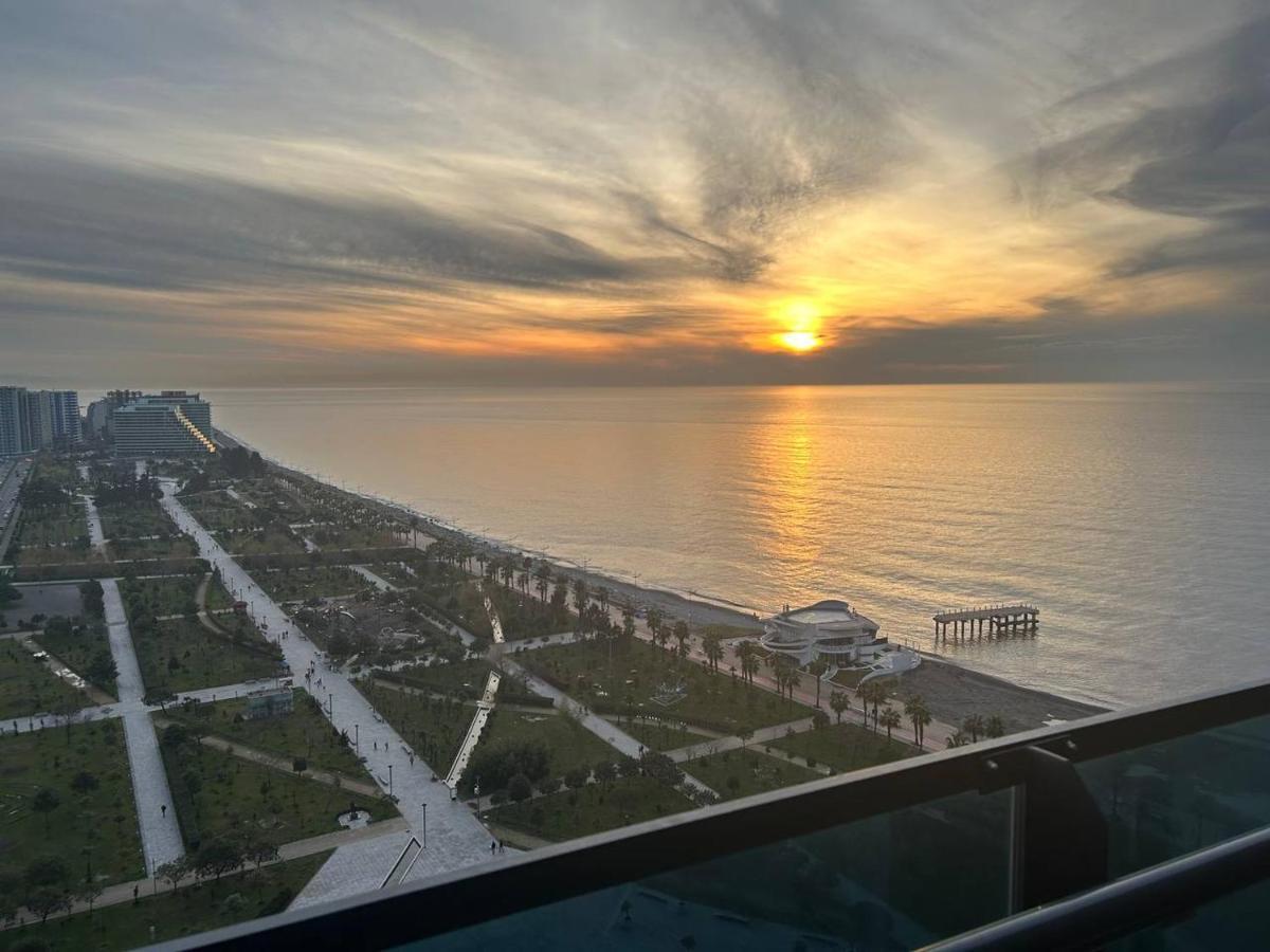 Студия С Потрясающим Видом На Море В Orbi Beach Tower バトゥーミ エクステリア 写真